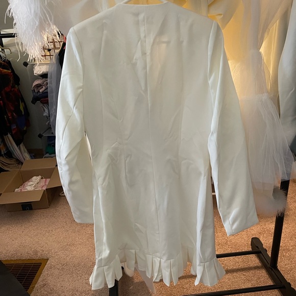 Club L London tailored mini dress with ruffle detail in white - Picture 5 of 5